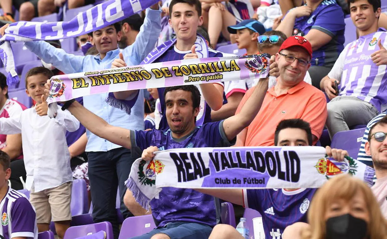 El Real Valladolid Regresa A Primera División: Búscate En La Grada | El ...